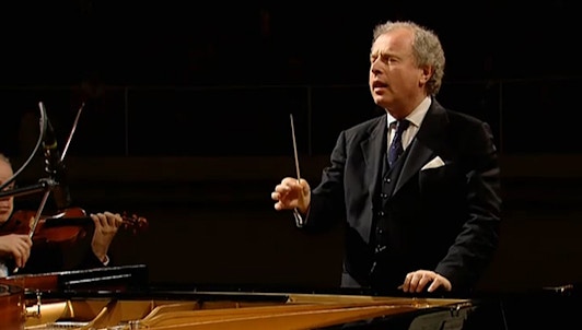 Андраш Шифф играет и дирижирует Моцарта