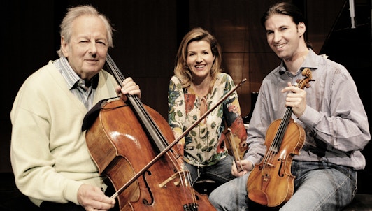 Anne-Sophie Mutter, Daniel Müller-Schott y André Previn interpretan los tríos de Mozart
