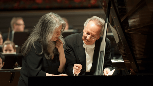 Martha Argerich y Yuri Temirkanov interpretan el Concierto para piano en sol mayor de Ravel