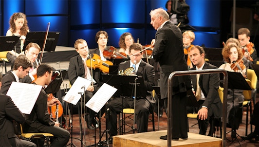 Daniel Barenboim and the West-Eastern Divan Orchestra perform Mozart, Beethoven and Elgar