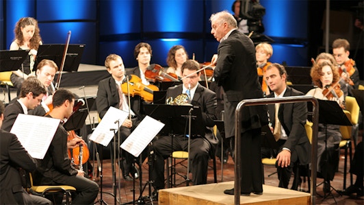 Даниэль Баренбойм и оркестр «Западно-восточный диван» исполняют Моцарта, Бетховена и Элгара