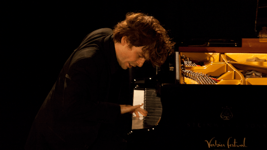 David Kadouch interpreta a Liszt, Medtner, Taneyev y Chopin