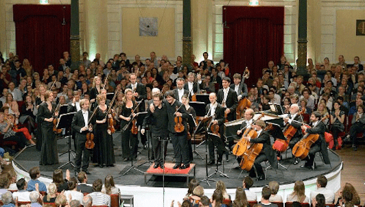 Las cuatro estaciones de Vivaldi y Las cuatro estaciones de Buenos Aires de Piazzolla — Con Vesko Eschkenazy y Liviu Prunaru