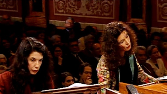 Катя и Мариэль Лабек играют Баха с ансамблем Il Giardino Armonico