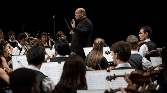 Jaap van Zweden dirige la Sinfonía n.° 8 de Bruckner