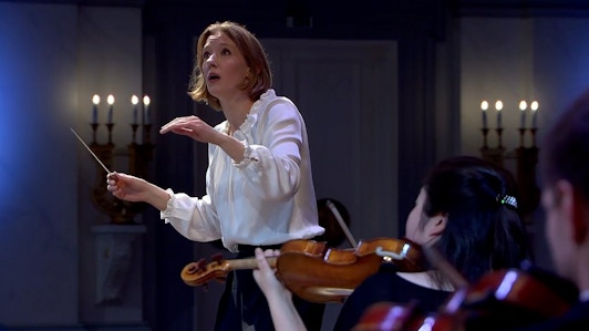 Joana Mallwitz dirige Mozart y Chaikovski