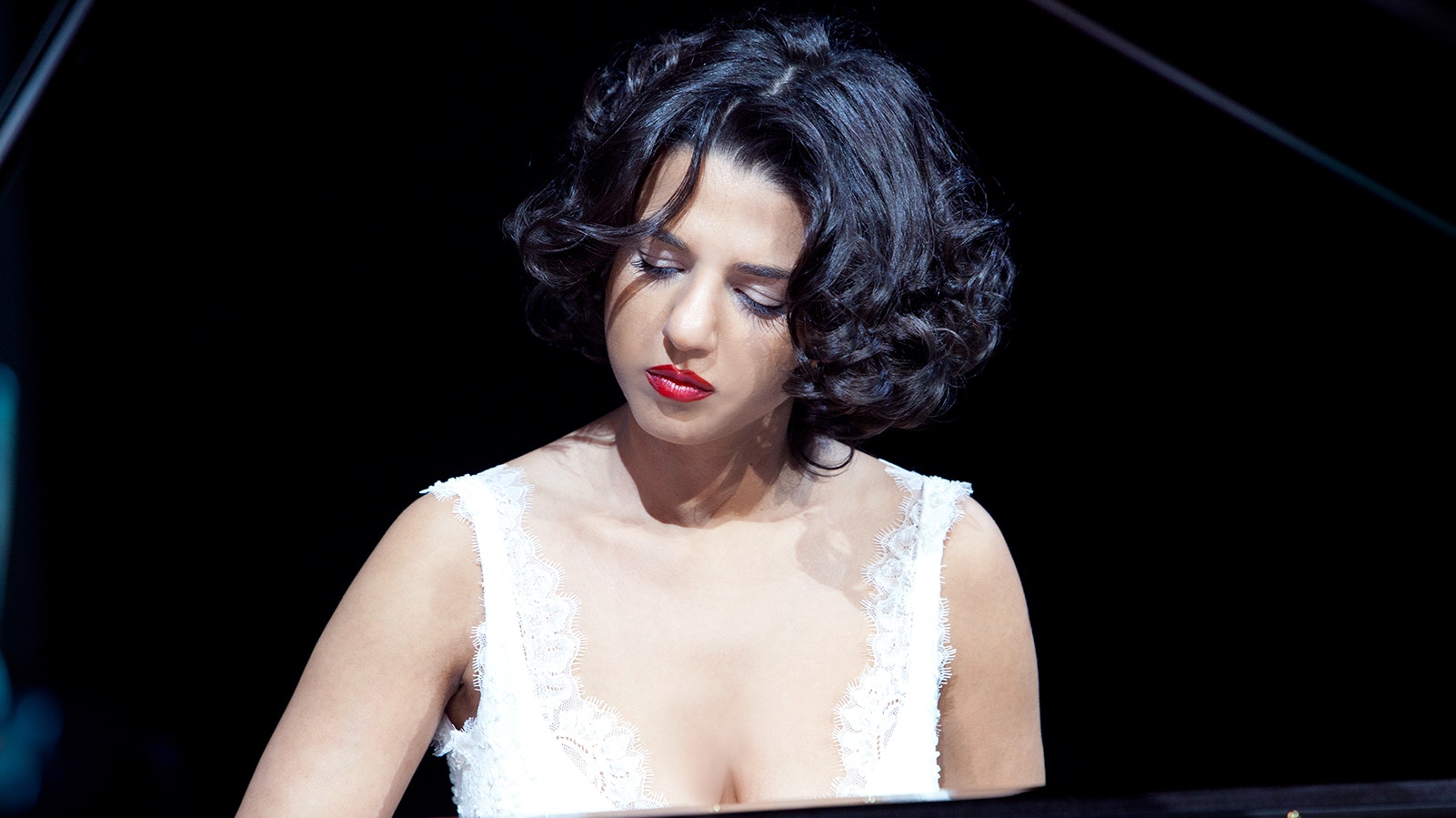 NEW VOD: Khatia Buniatishvili performs Mussorgsky's Pictures at an Exh...