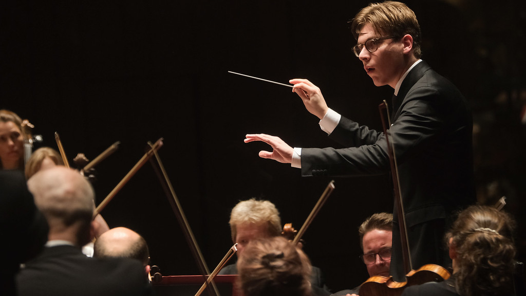 Klaus Mäkelä conducts Schumann and Sibelius