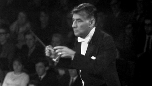 Bernstein dirige La consagración de la primavera de Stravinski y la Sinfonía n°. 5 de Sibelius