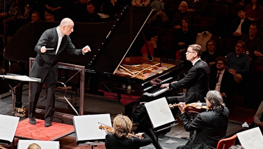 Paavo Järvi conducts Mozart and Schumann — With Víkingur Ólafsson