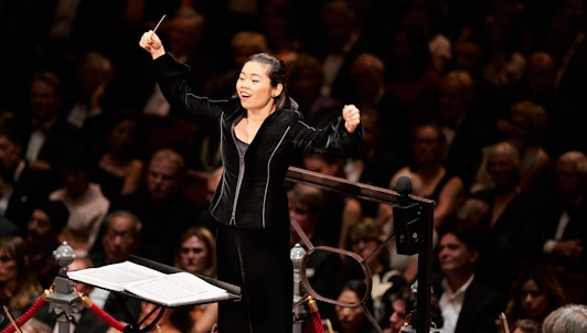 Elim Chan conducts Tchaikovsky — With Simone Lamsma
