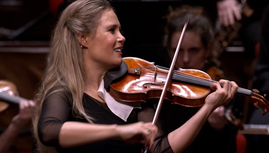 Susanna Mälkki conducts Perry, Adams, and Ives — With Leila Josefowicz